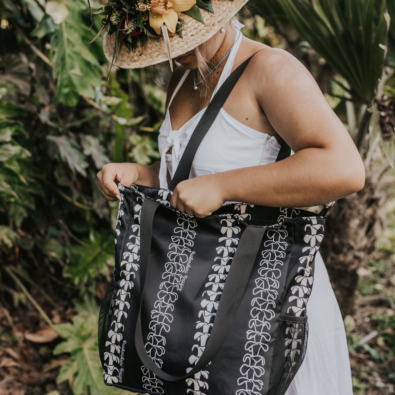 holoholo_bag-beige_lei-Puakenikeni_Designs-6-min.jpg__PID:c76987ec-8eb5-4d55-8817-9b228c787bc2