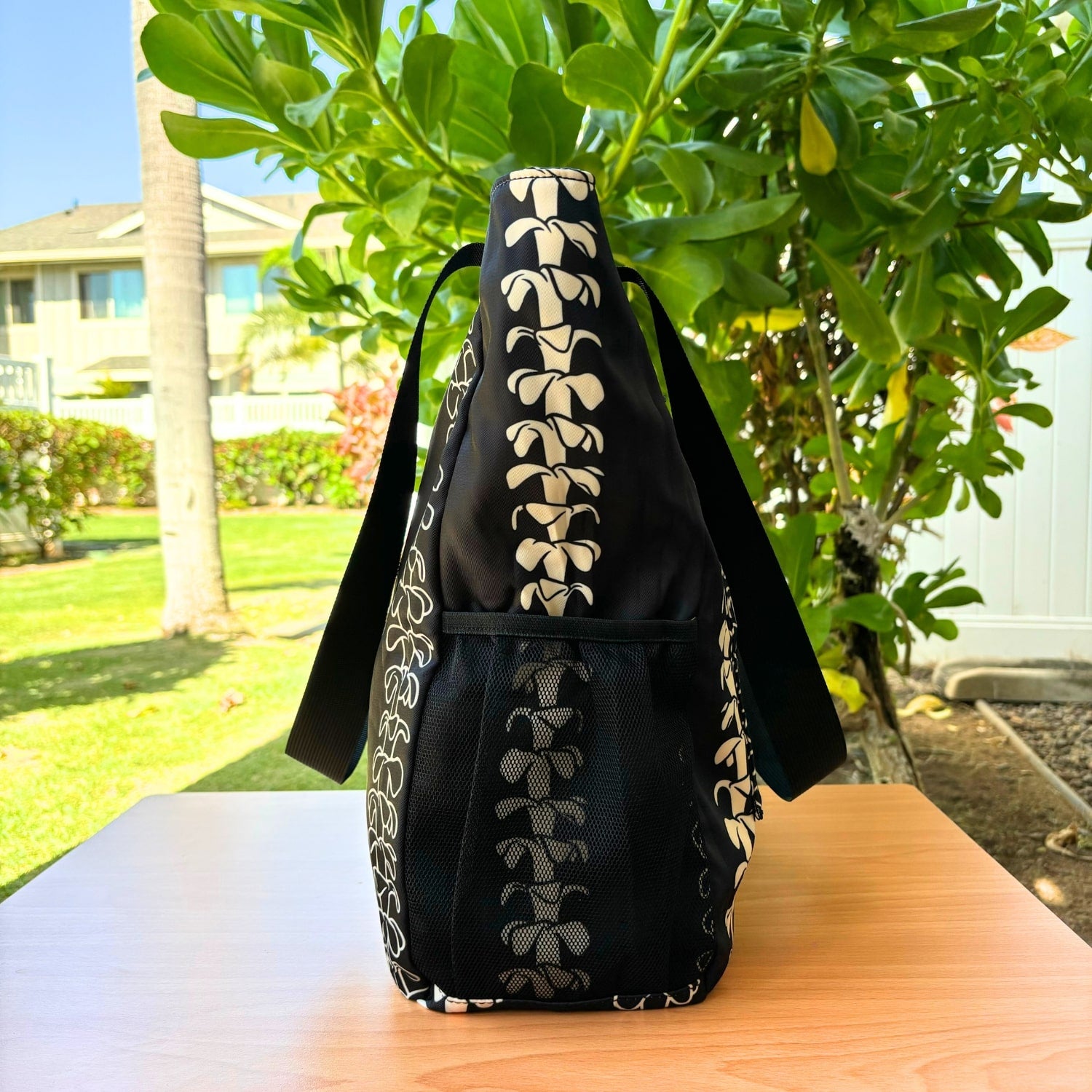 Pua kenikeni Holoholo Bag for travel from Puakenikeni Designs - use for beach, diaper bag, handbag, hula bag side view showing mesh pockets