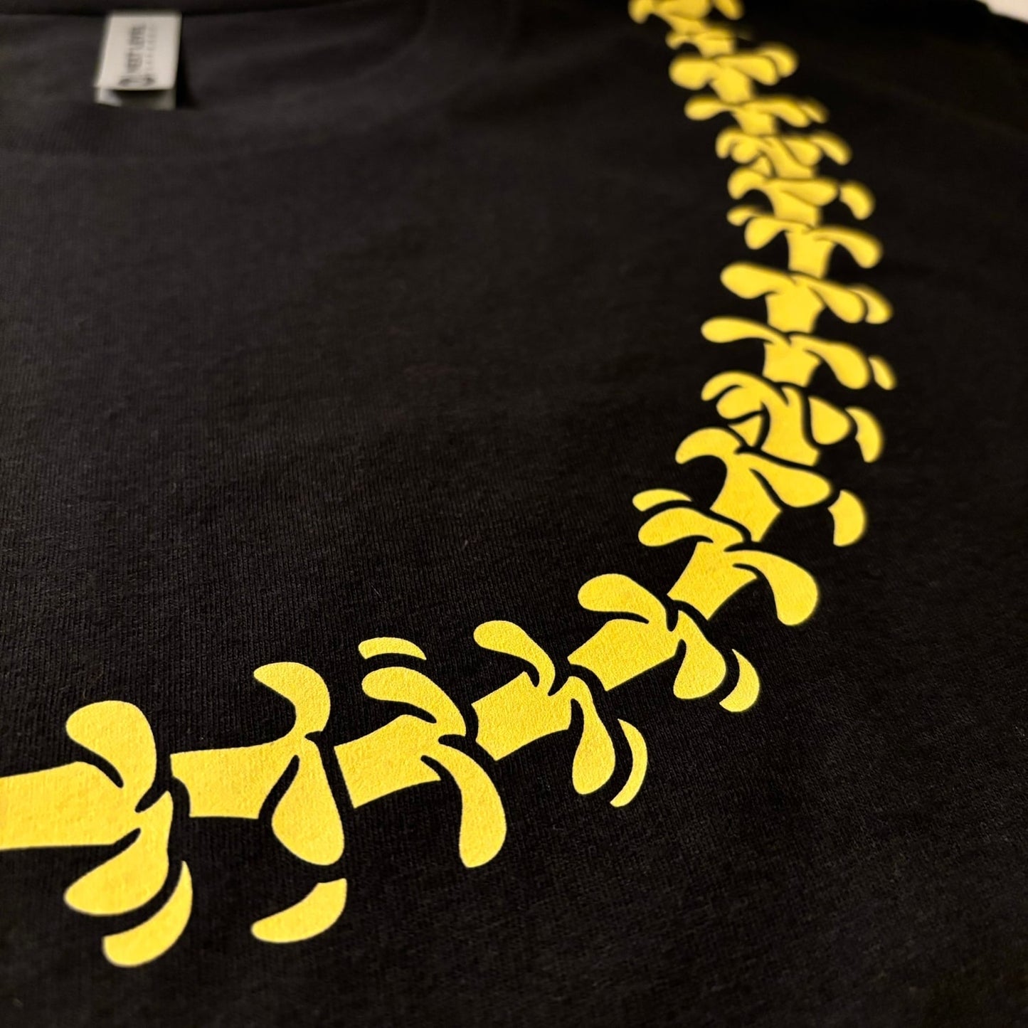 Puakenikeni Lei Black T-Shirt (Unisex) - Various Lei Color