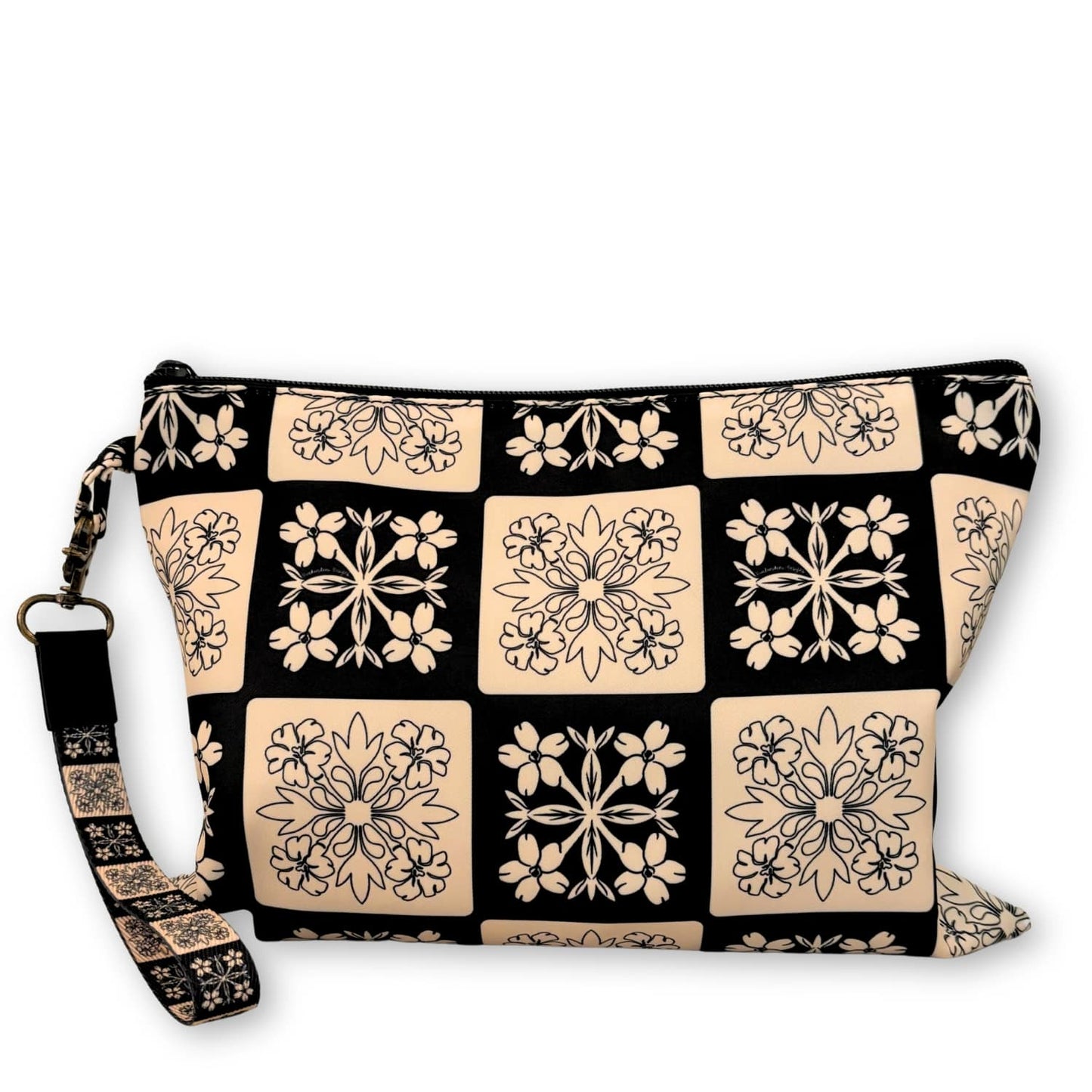 Holoholo Clutch - Beige Quilt - Puakenikeni Box November 2024 from Puakenikeni Designs