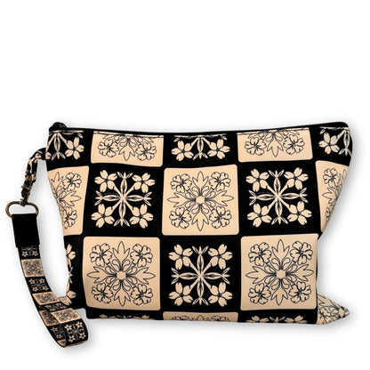 Holoholo Clutch - Beige Quilt - Puakenikeni Box November 2024 from Puakenikeni Designs