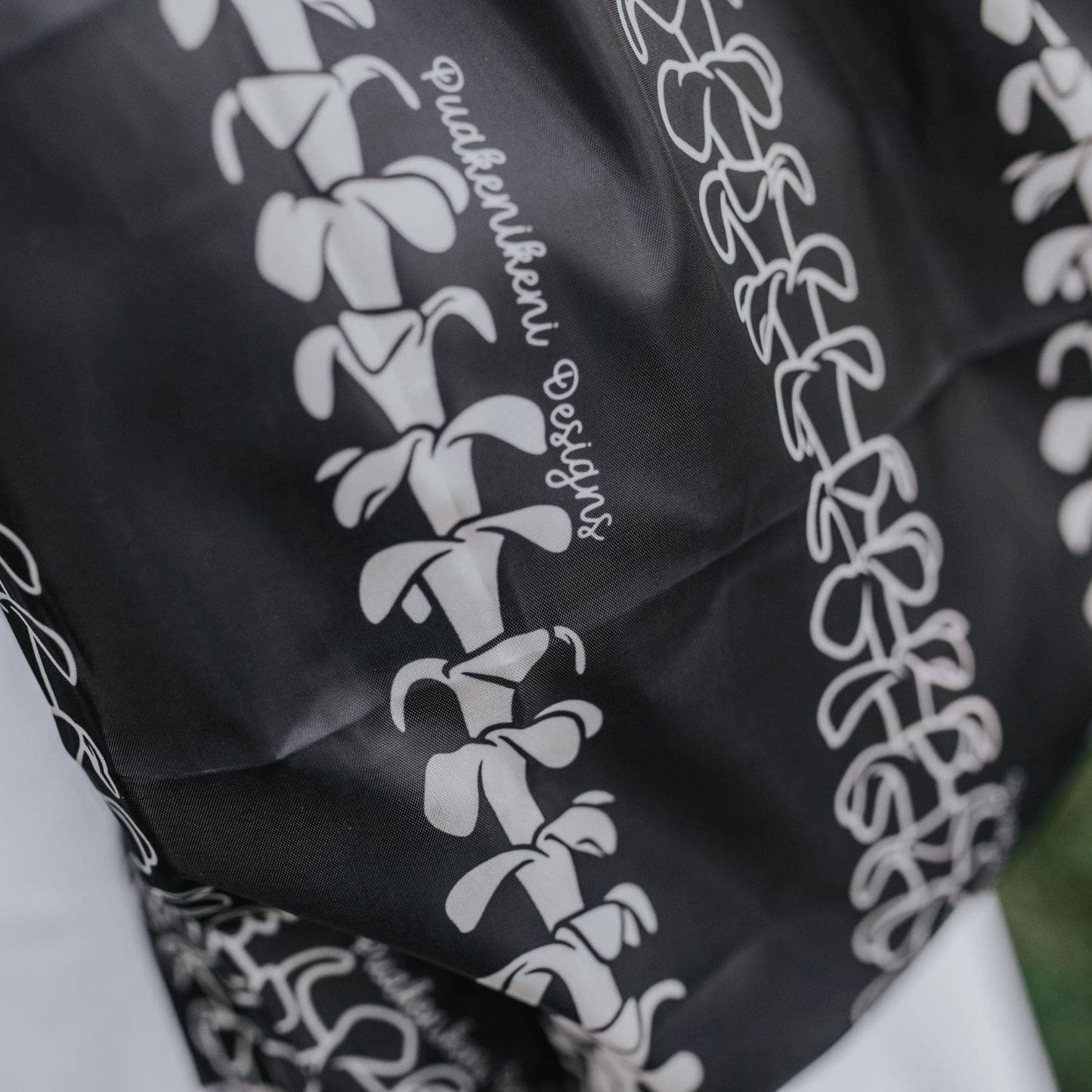 puakenikeni lei reusable foldable shopping bag for travel from Puakenikeni Designs close up