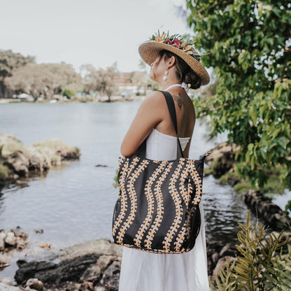 Holoholo bag with pua kenikeni lei in Kaulua by Puakenikeni Designs - Made for Hawaii Pua kenikeni tote bag on shoulder of model