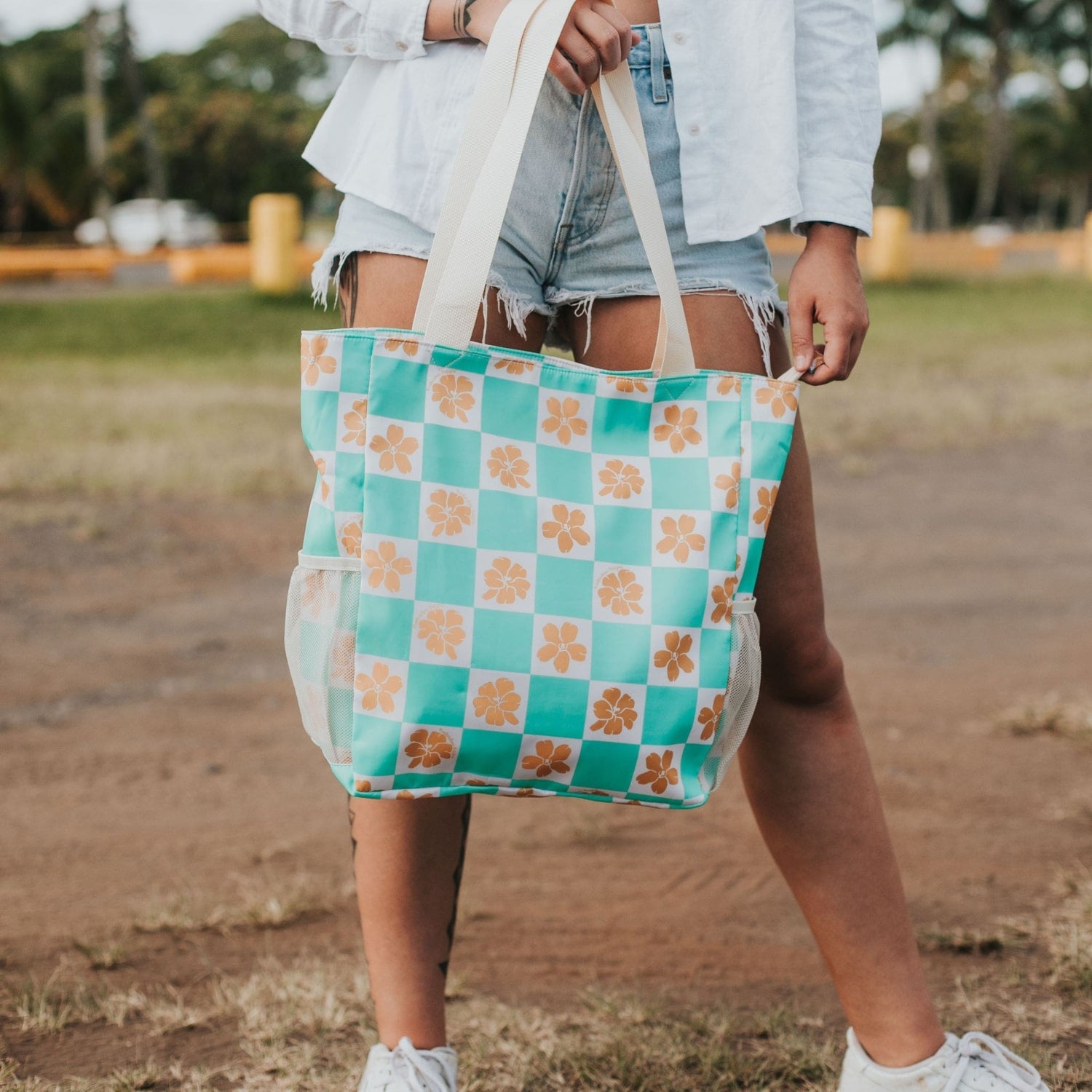 puakenikeni holoholo bag in turquoise checker from Puakenikeni Designs model holding