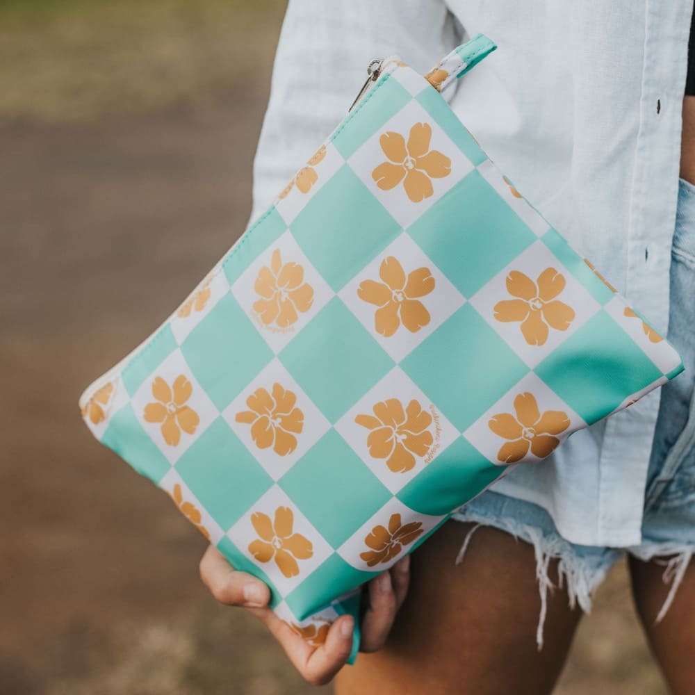 holoholo zipper pouch in turquoise checker from Puakenikeni Designs side view