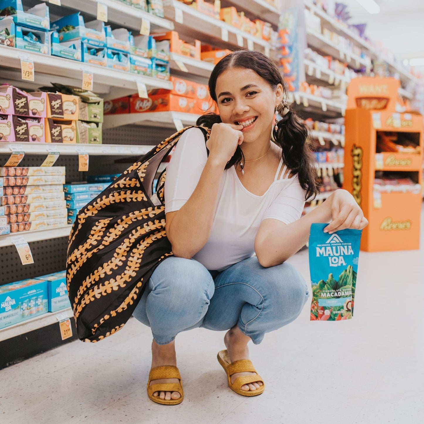 puakenikeni lei large foldable reusable shopping bag - kaulua black - from Puakenikeni Designs - model using at grocery store